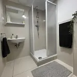 Gemuetliches 5 - Mit Kueche Und Bad Zur Eigennutzung -schuster Homes- Appartement