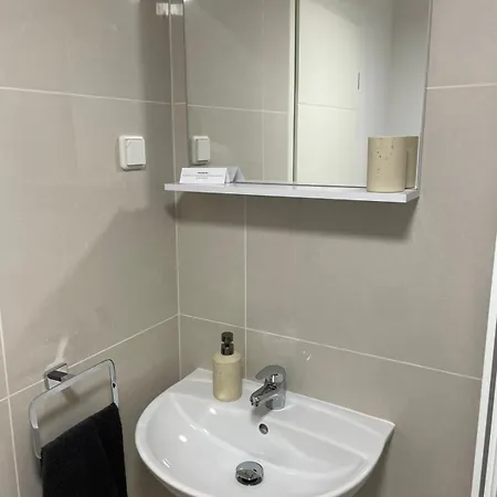 Gemütliche 5 - Mit Küche Und Bad Zur Eigennutzung -schuster Homes-