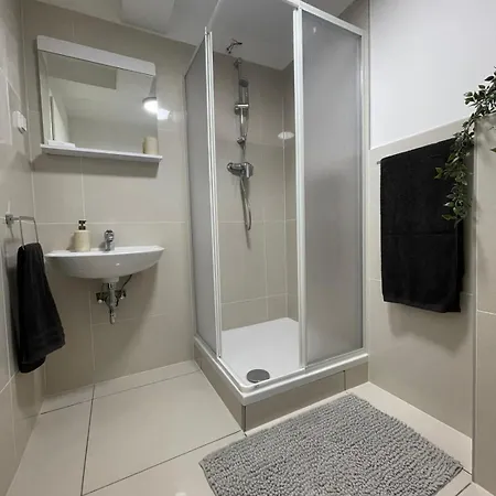 Gemuetliches 5 - Mit Kueche Und Bad Zur Eigennutzung -schuster Homes- Apartment