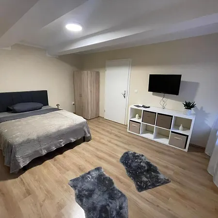 Gemuetliches 5 - Mit Kueche Und Bad Zur Eigennutzung -schuster Homes-